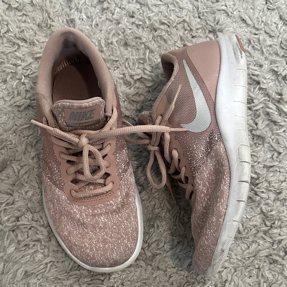 Nike Flex Contact Running shoe dusty pink